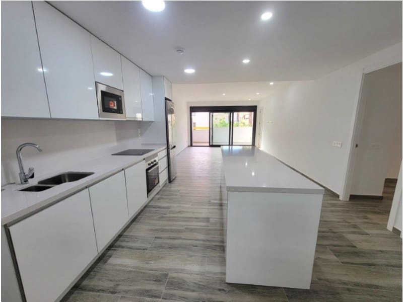 3 makuuhuone Huoneisto myytävänä paikassa Torrevieja mukana uima-altaan 
autotalli - 375 000 € (Ref: 9344938)