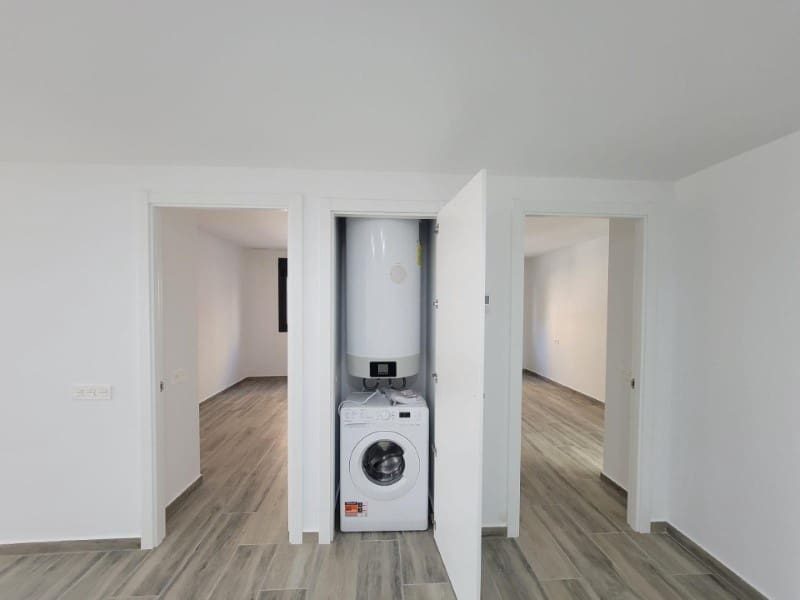 3 makuuhuone Huoneisto myytävänä paikassa Torrevieja mukana uima-altaan 
autotalli - 375 000 € (Ref: 9344938)