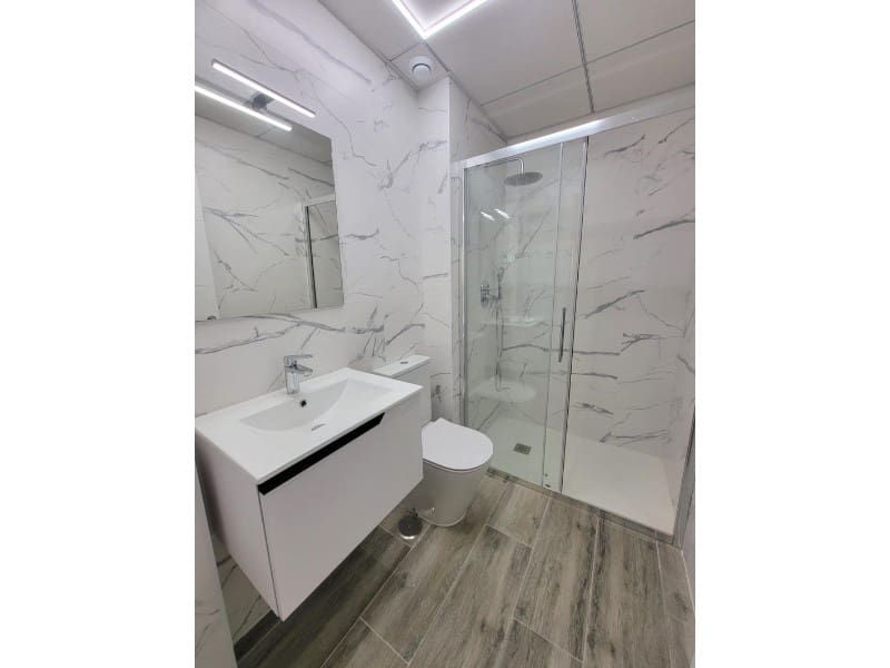 3 makuuhuone Huoneisto myytävänä paikassa Torrevieja mukana uima-altaan 
autotalli - 375 000 € (Ref: 9344938)