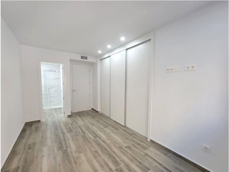 3 makuuhuone Huoneisto myytävänä paikassa Torrevieja mukana uima-altaan 
autotalli - 375 000 € (Ref: 9344938)