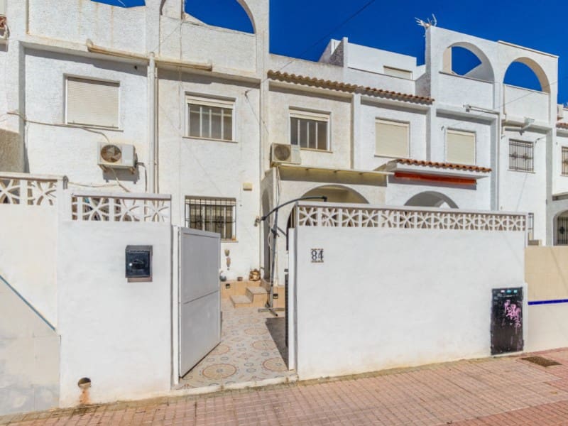 2 bedroom Townhouse for sale in Torrevieja with pool - € 159,000 (Ref: 9356342)