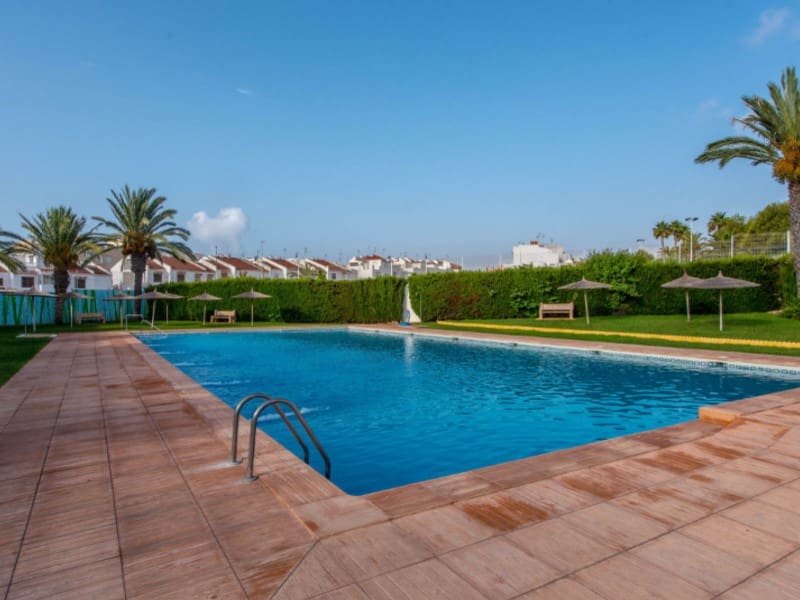 2 bedroom Townhouse for sale in Torrevieja with pool - € 159,000 (Ref: 9356342)