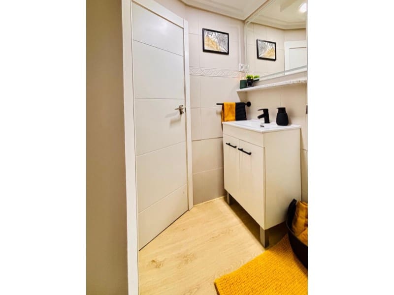 2 soveværelse Lejlighed til salg i Torrevieja - € 121.000 (Ref: 9362950)