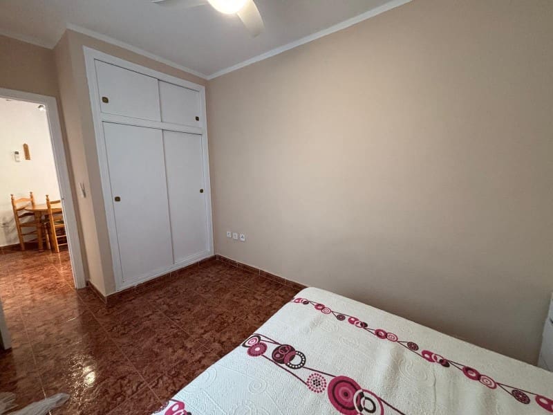 Apartamento de 2 habitaciones en Torrevieja en venta - 119.900 € (Ref: 9396608)
