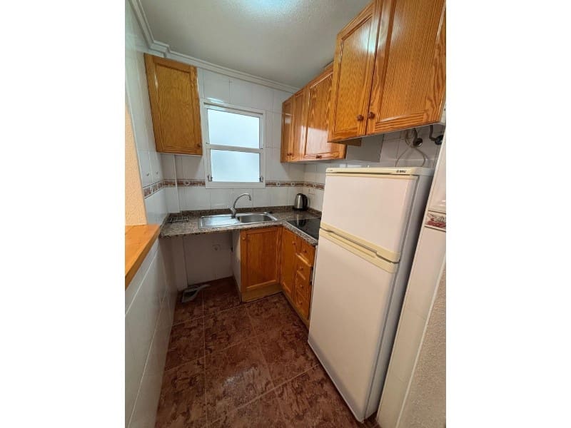 Apartamento de 2 habitaciones en Torrevieja en venta - 119.900 € (Ref: 9396608)