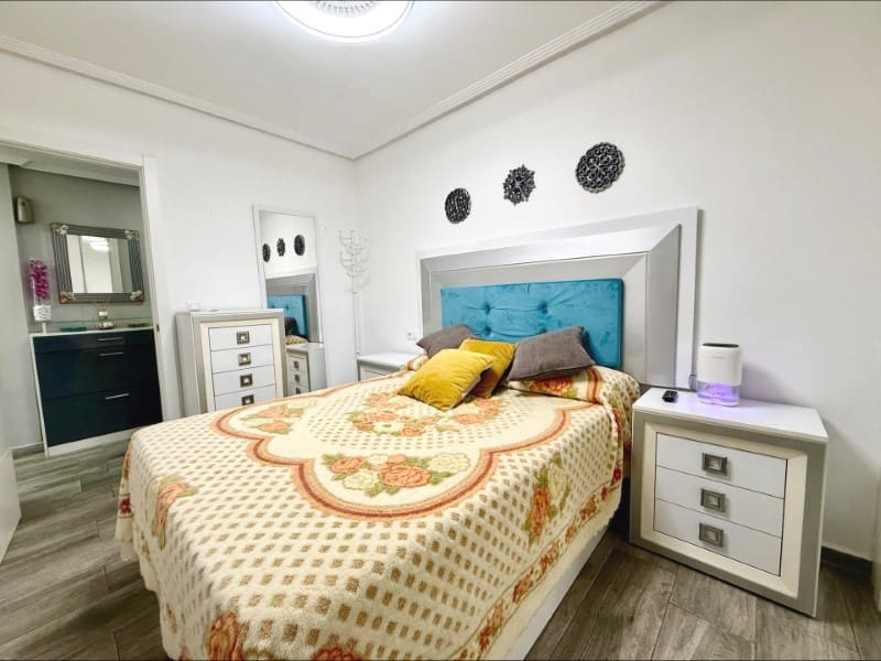 2 soverom Leilighet til salgs i Torrevieja med svømmebasseng - € 147 900 (Ref: 9396610)