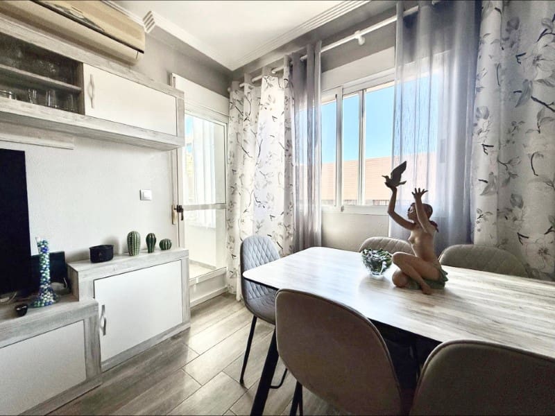 2 soverom Leilighet til salgs i Torrevieja med svømmebasseng - € 147 900 (Ref: 9396610)