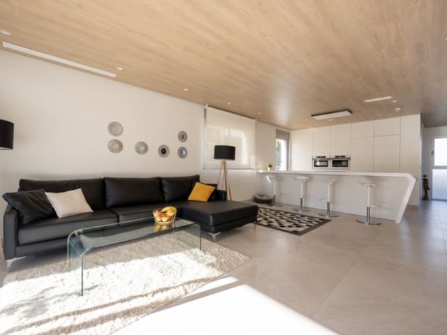 4 bedroom Villa for sale in Aguamarina, Orihuela with garage - € 1,950,000 (Ref: 9396614)