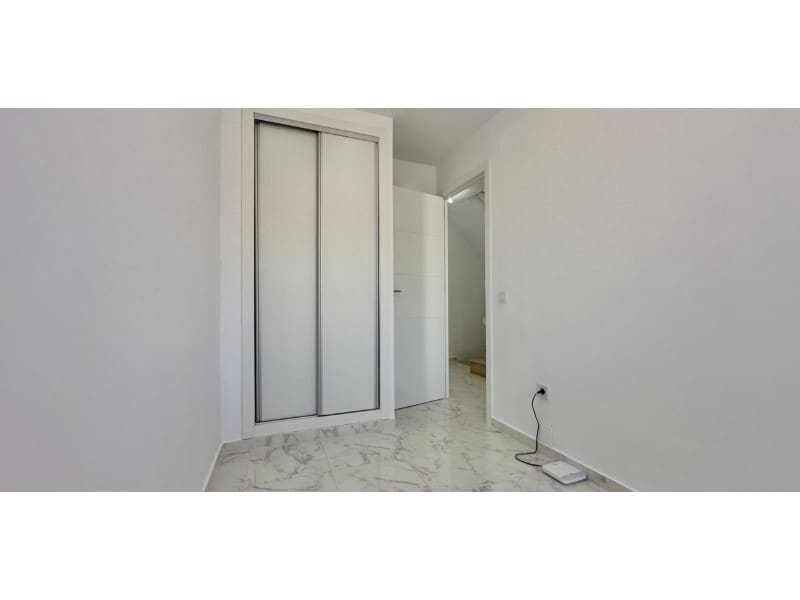 3 quarto Casa em Banda para venda em Torrevieja - 229 000 € (Ref: 9398393)