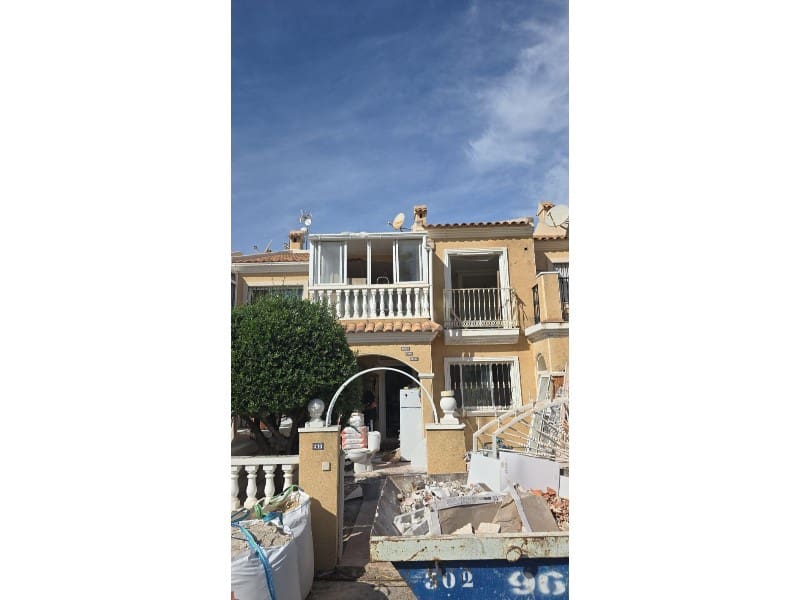 2 slaapkamer Huis te koop in Torrevieja met zwembad - € 199.600 (Ref: 9400809)