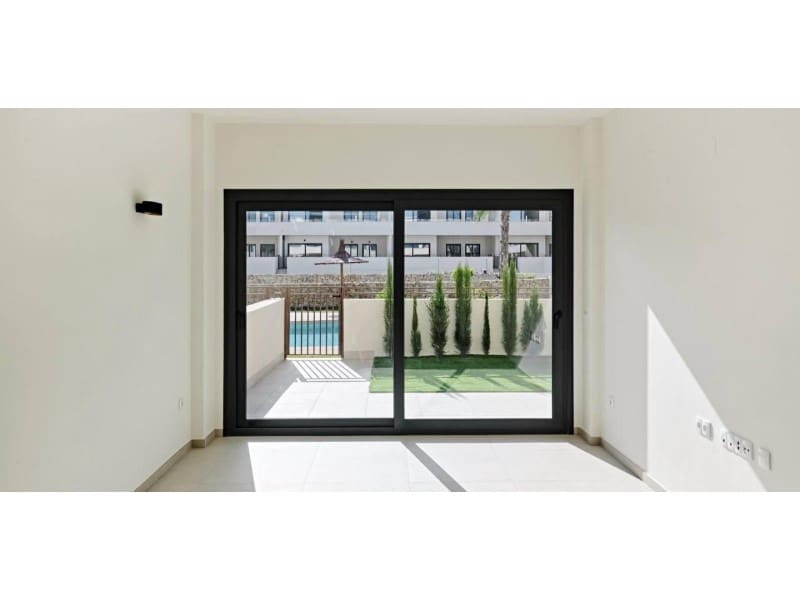 Apartamento de 2 habitaciones en Torrevieja en venta con garaje - 379.000 € (Ref: 9403727)