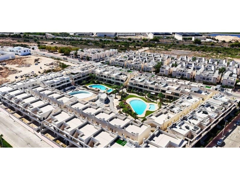 Apartamento de 2 habitaciones en Torrevieja en venta con garaje - 379.000 € (Ref: 9403727)