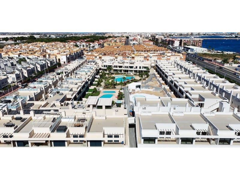 Apartamento de 2 habitaciones en Torrevieja en venta con garaje - 379.000 € (Ref: 9403727)
