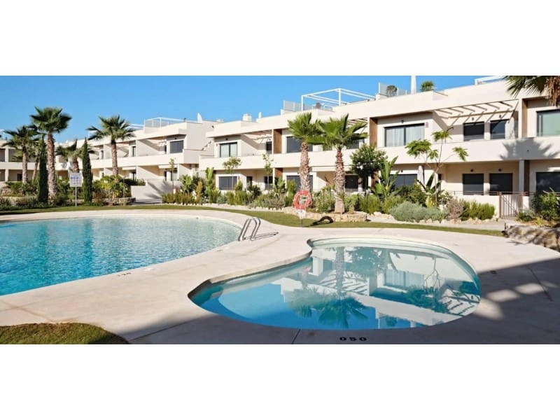 Apartamento de 2 habitaciones en Torrevieja en venta con garaje - 379.000 € (Ref: 9403727)