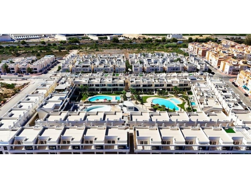 Apartamento de 2 habitaciones en Torrevieja en venta con garaje - 379.000 € (Ref: 9403727)