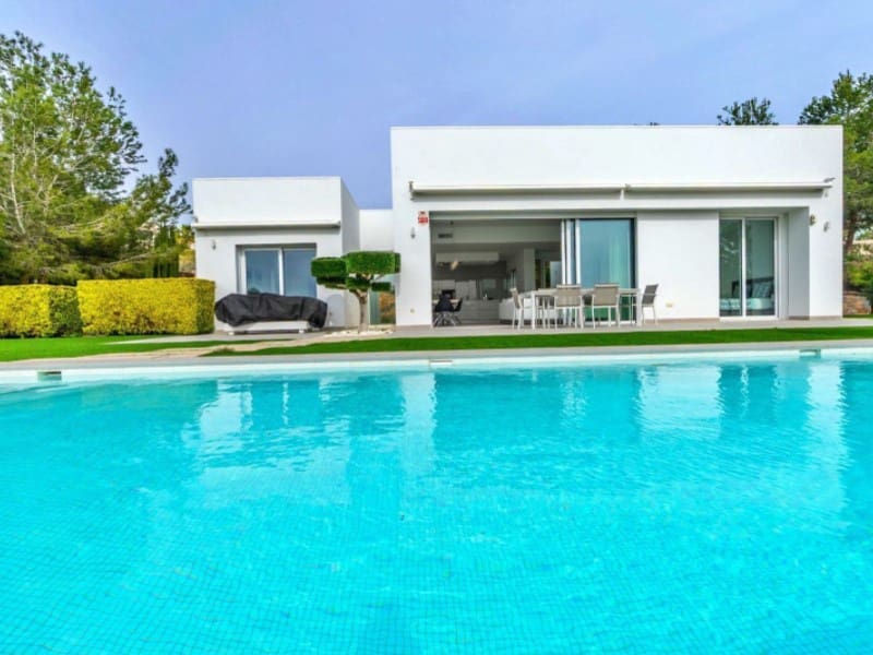 3 soverom Villa til salgs i Orihuela Costa med svømmebasseng garasje - € 945 000 (Ref: 9403731)