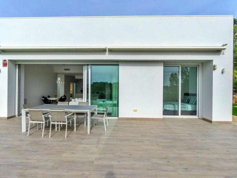 3 soverom Villa til salgs i Orihuela Costa med svømmebasseng garasje - € 945 000 (Ref: 9403731)