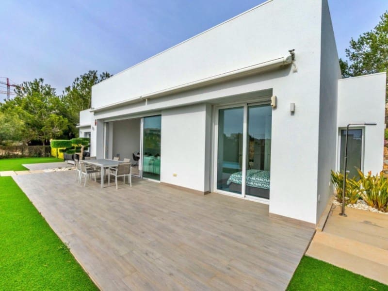 3 soverom Villa til salgs i Orihuela Costa med svømmebasseng garasje - € 945 000 (Ref: 9403731)