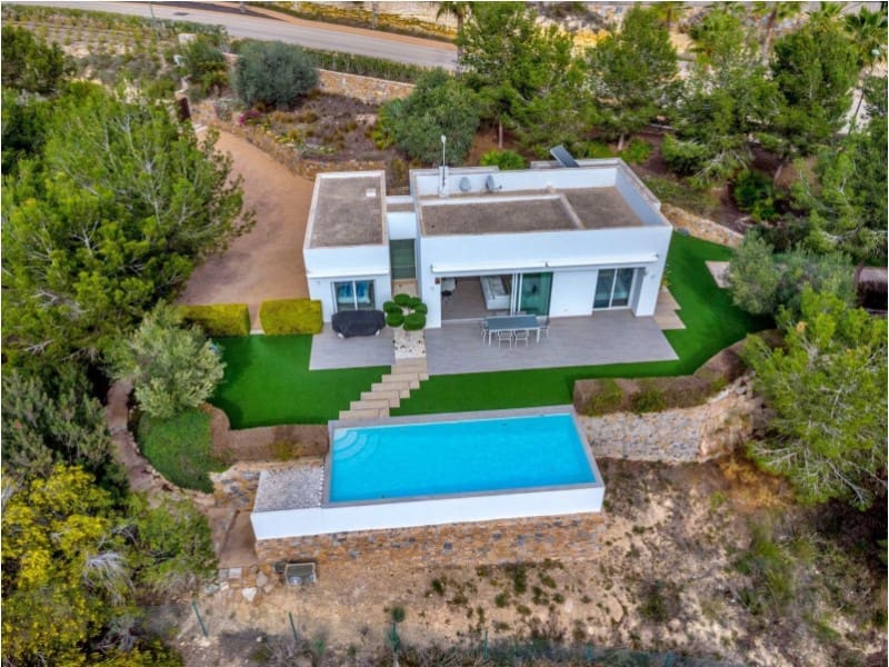 3 soverom Villa til salgs i Orihuela Costa med svømmebasseng garasje - € 945 000 (Ref: 9403731)