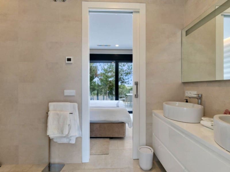 3 sypialnia Willa na sprzedaż w Orihuela Costa z basenem garażem - 1 195 000 € (Ref: 9403732)