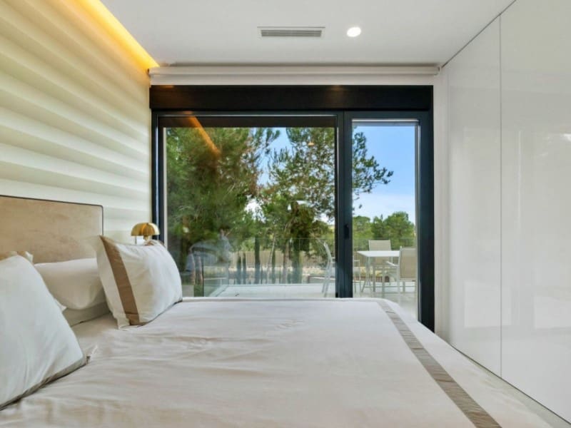 3 sypialnia Willa na sprzedaż w Orihuela Costa z basenem garażem - 1 195 000 € (Ref: 9403732)