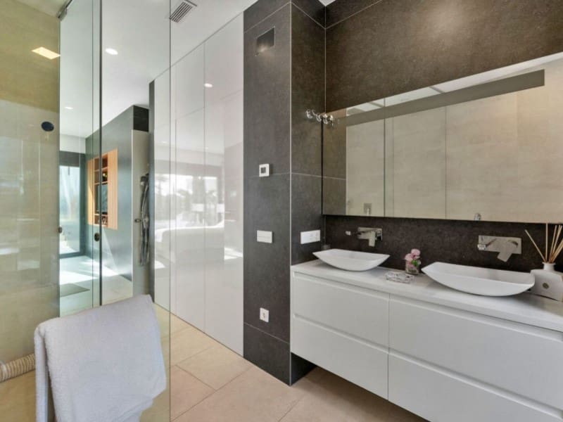 3 sypialnia Willa na sprzedaż w Orihuela Costa z basenem garażem - 1 195 000 € (Ref: 9403732)