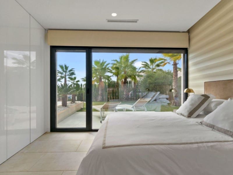 3 sypialnia Willa na sprzedaż w Orihuela Costa z basenem garażem - 1 195 000 € (Ref: 9403732)