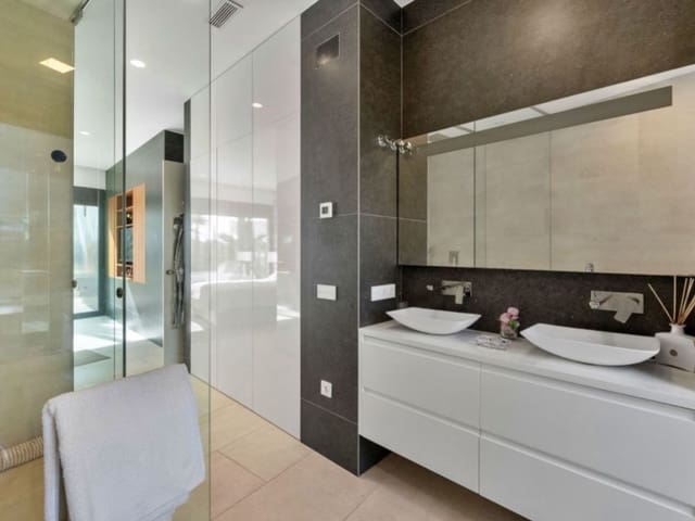 3 sypialnia Willa na sprzedaż w Las Colinas Golf, Orihuela z basenem garażem - 1 195 000 € (Ref: 9403732)