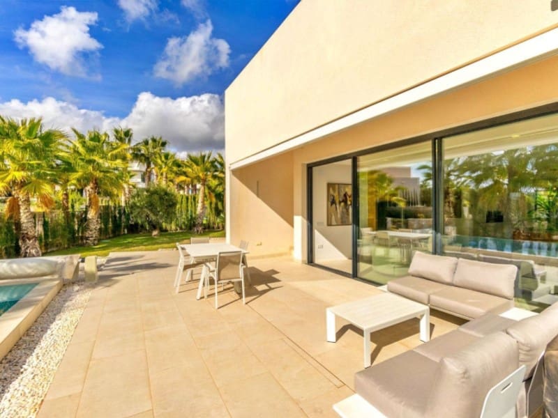 3 sypialnia Willa na sprzedaż w Orihuela Costa z basenem garażem - 1 195 000 € (Ref: 9403732)