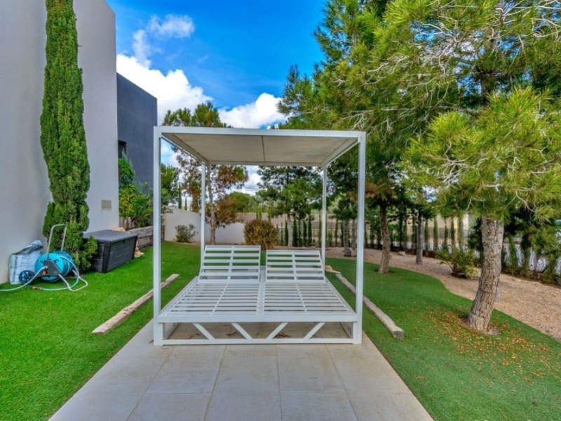 3 sypialnia Willa na sprzedaż w Orihuela Costa z basenem garażem - 1 195 000 € (Ref: 9403732)