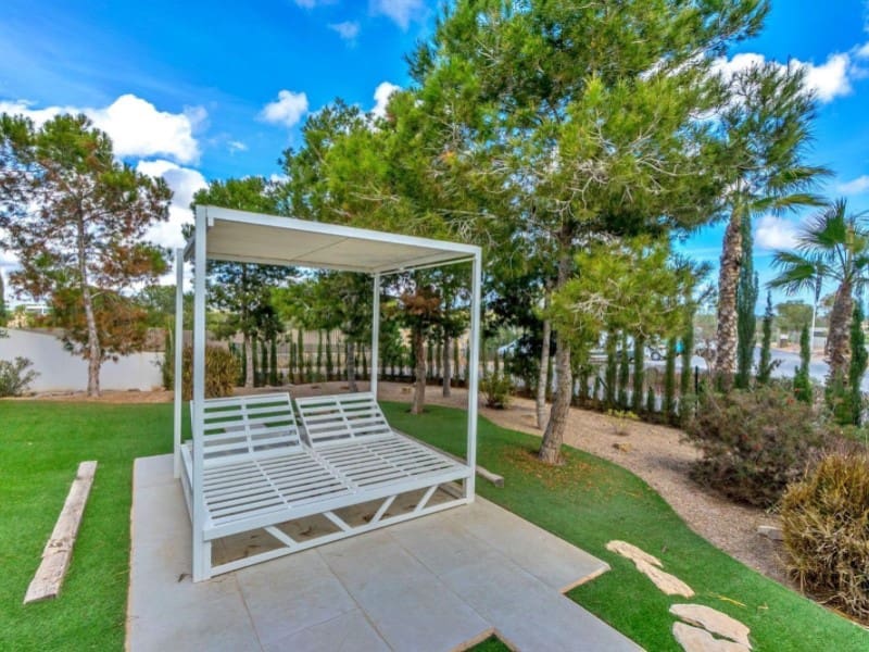 3 sypialnia Willa na sprzedaż w Orihuela Costa z basenem garażem - 1 195 000 € (Ref: 9403732)