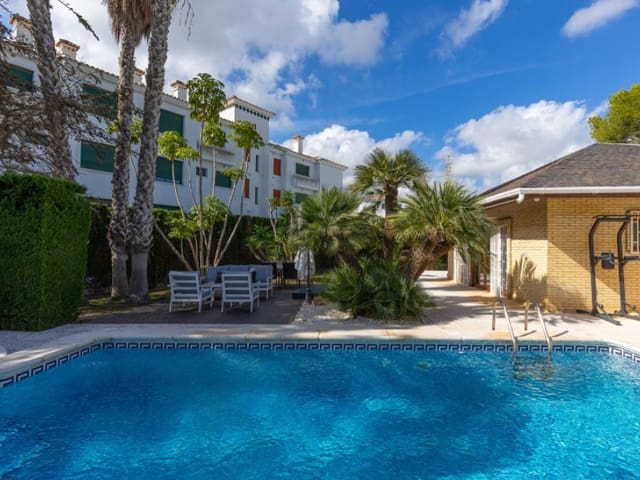 5 chambre Villa/Maison à vendre à Las Filipinas avec piscine garage - 670 000 € (Ref: 9406568)