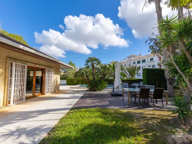 5 chambre Villa/Maison à vendre à Las Filipinas avec piscine garage - 670 000 € (Ref: 9406568)