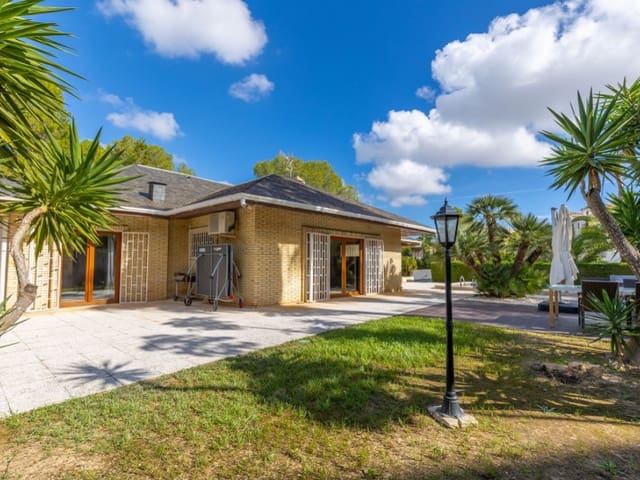 5 chambre Villa/Maison à vendre à Las Filipinas avec piscine garage - 670 000 € (Ref: 9406568)