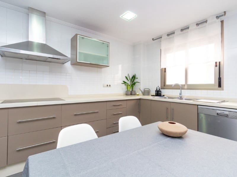 Ático de 3 habitaciones en Torrevieja en venta - 395.000 € (Ref: 9409274)