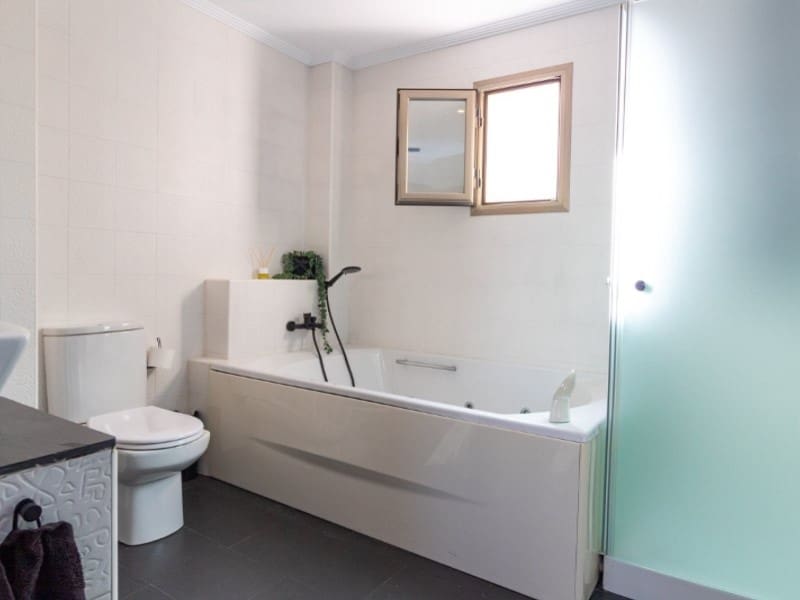 Ático de 3 habitaciones en Torrevieja en venta - 395.000 € (Ref: 9409274)