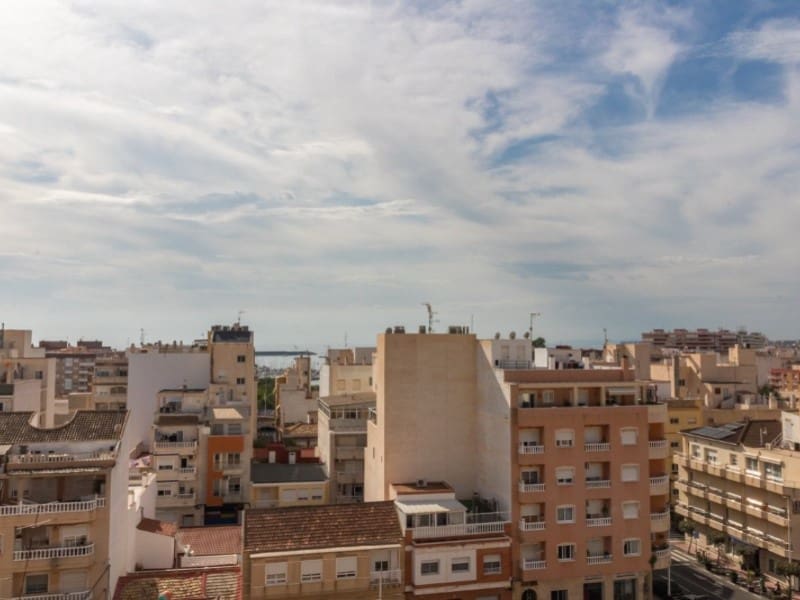 Ático de 3 habitaciones en Torrevieja en venta - 395.000 € (Ref: 9409274)