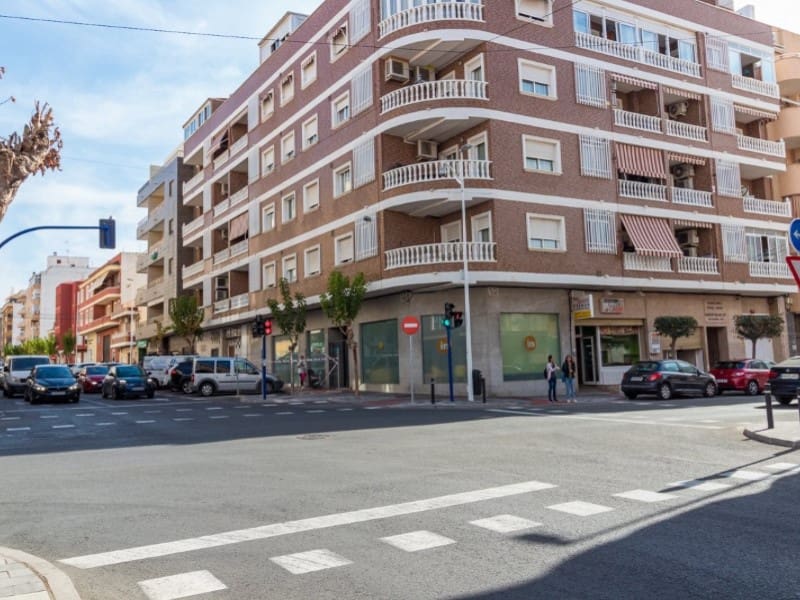 Ático de 3 habitaciones en Torrevieja en venta - 395.000 € (Ref: 9409274)