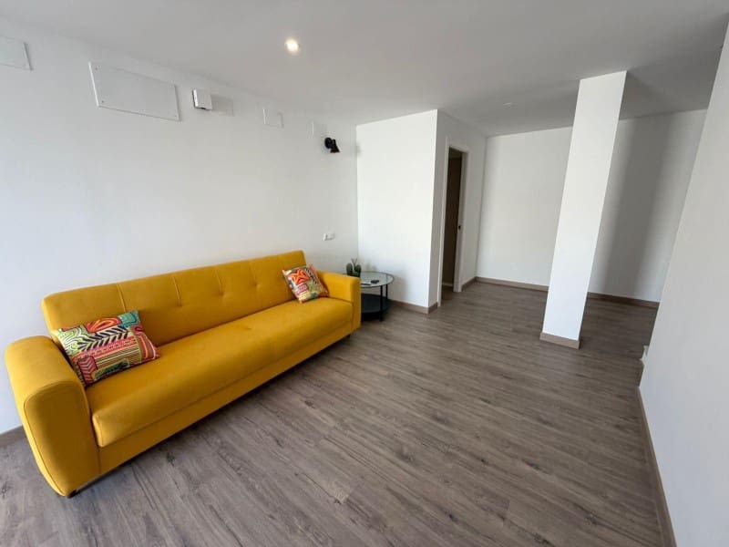 4 soverom Kjedet enebolig til salgs i Torrevieja med svømmebasseng - € 369 000 (Ref: 9417896)