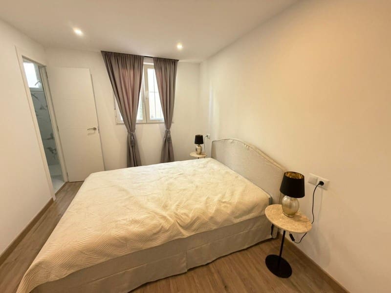 4 soverom Kjedet enebolig til salgs i Torrevieja med svømmebasseng - € 369 000 (Ref: 9417896)