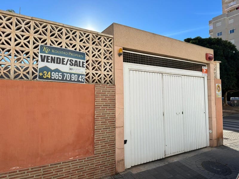 Garage till salu i Torrevieja - 6 500 € (Ref: 9423940)