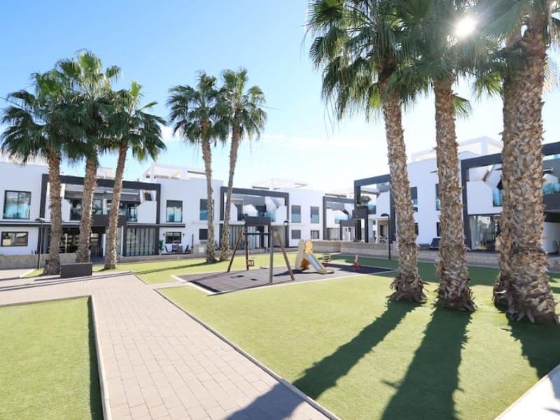 2 makuuhuone Bungalow myytävänä paikassa Orihuela Costa - 289 000 € (Ref: 9423941)