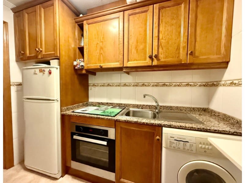 Apartament na sprzedaż w Torrevieja z basenem - 88 900 € (Ref: 9427895)