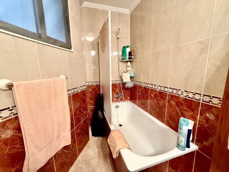 Apartament na sprzedaż w Torrevieja z basenem - 88 900 € (Ref: 9427895)