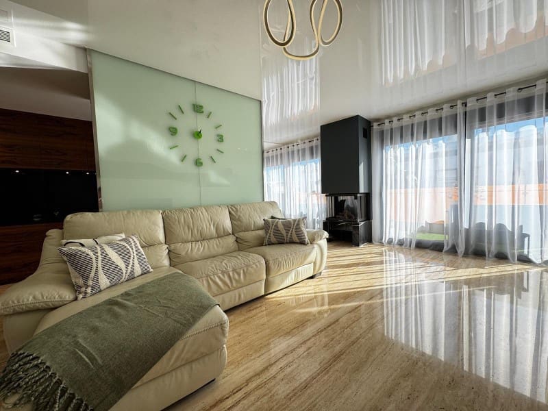 4 chambre Penthouse à vendre à Torrevieja avec garage - 529 900 € (Ref: 9431618)