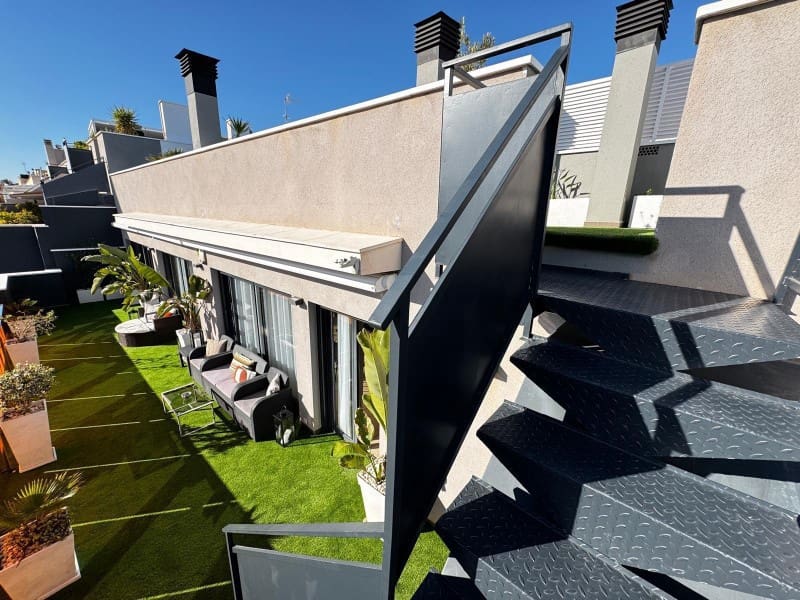 4 chambre Penthouse à vendre à Torrevieja avec garage - 529 900 € (Ref: 9431618)