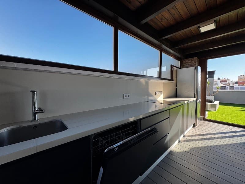 4 chambre Penthouse à vendre à Torrevieja avec garage - 529 900 € (Ref: 9431618)