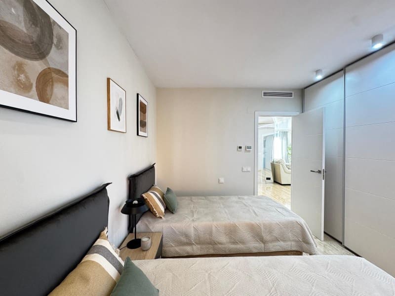 4 chambre Penthouse à vendre à Torrevieja avec garage - 529 900 € (Ref: 9431618)