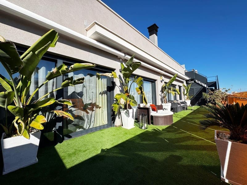 4 chambre Penthouse à vendre à Torrevieja avec garage - 529 900 € (Ref: 9431618)