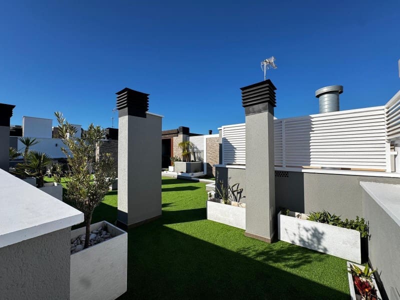 4 chambre Penthouse à vendre à Torrevieja avec garage - 529 900 € (Ref: 9431618)